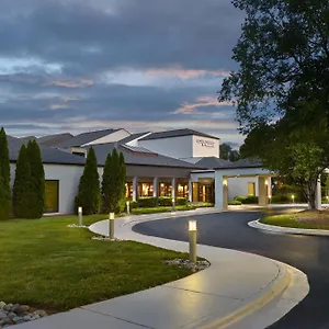 3* Hotel Courtyard Arrowood