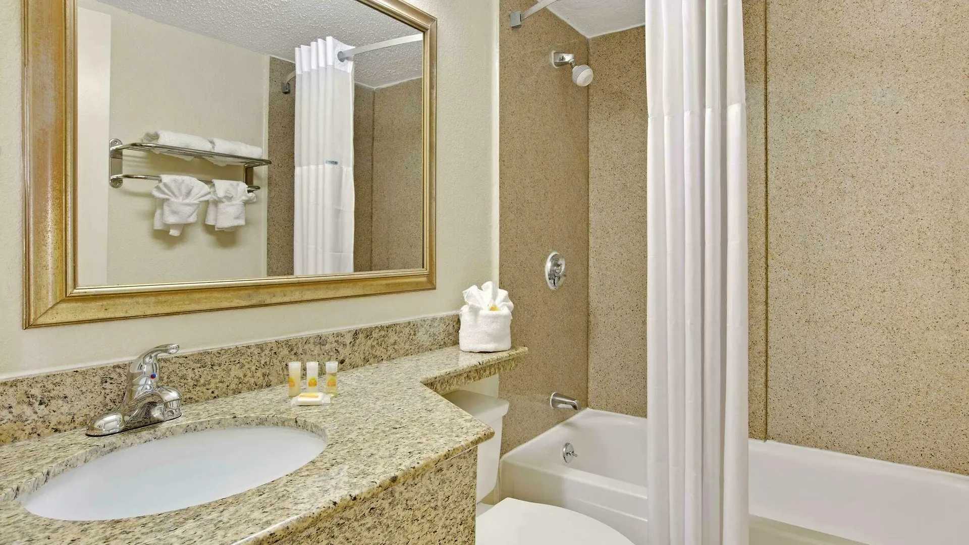 Days Inn By Wyndham Charlotte/Woodlawn Near Carowinds 2*, Charlotte